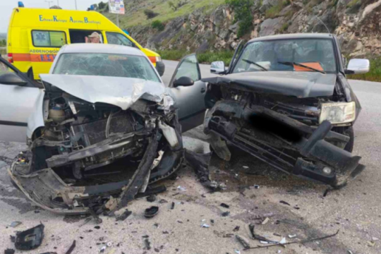 Τροχαία σύγκρουση με 5 τραυματίες στην εθνική Λάρισας – Κοζάνης